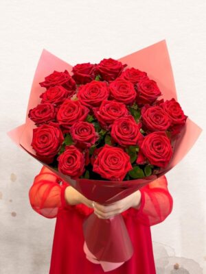 Gėlių puokštė „Raudonos rožės“