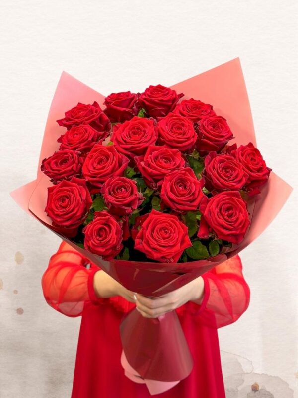 Gėlių puokštė „Raudonos rožės“