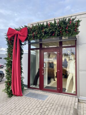 Kalėdinis fasado dekoras „Prabangus kaspinas“