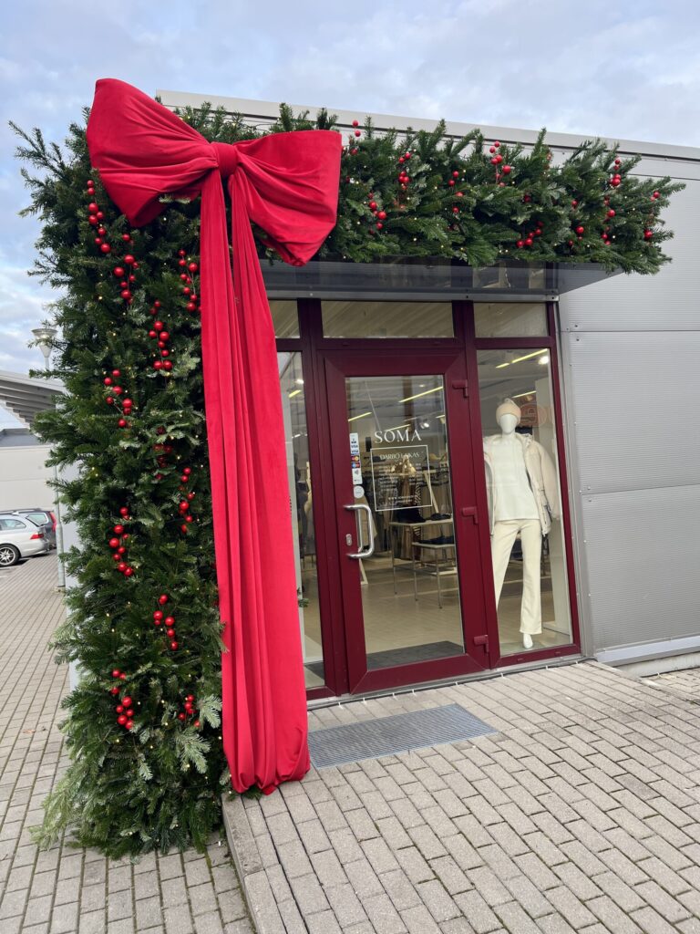 Kalėdinis fasado dekoras „Prabangus kaspinas“